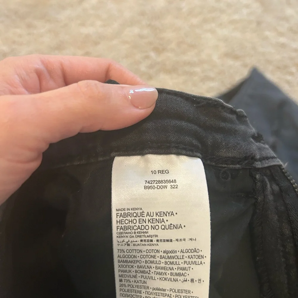 Girls Levi’s distressed jeans black denim in size 10